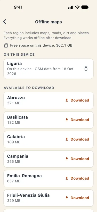 Offline maps: installed region and regions to download with their size and free space.