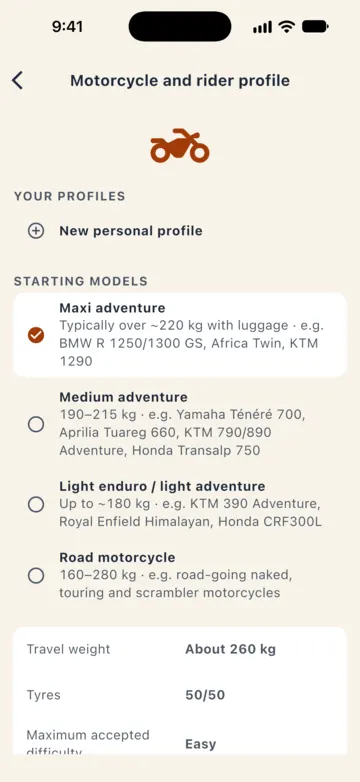 Settings › Motorcycle and rider profile: "New personal profile" and the starting presets Maxi adventure (selected), Medium adventure, Light enduro / light adventure and Road motorcycle, with weight and examples; below, about 260 kg, 50/50 tyres, maximum difficulty Easy.