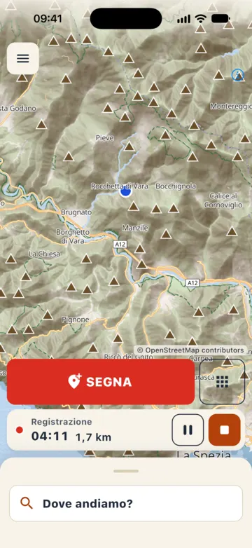 Giro libero sulla carta topografica: barra della registrazione con 04:11 e 1,7 km, pulsanti pausa e stop e il grande pulsante rosso SEGNA.