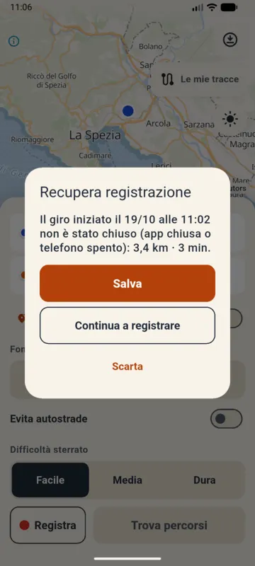 "Recover recording" (Italian interface): ride started at 11:02, 3.4 km, 3 min, with Save, Continue recording, Discard.