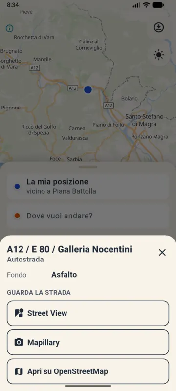 View the road on a motorway (Italian interface): name, type, asphalt, and links to Street View, Mapillary and OpenStreetMap.